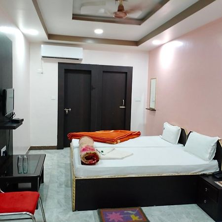 Hotel Sunaina International Gaya Quarto foto