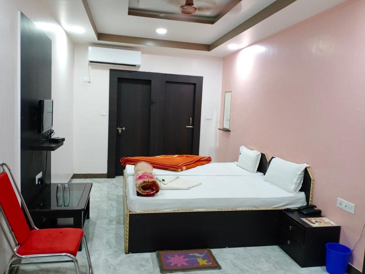 Hotel Sunaina International Gaya Exterior foto